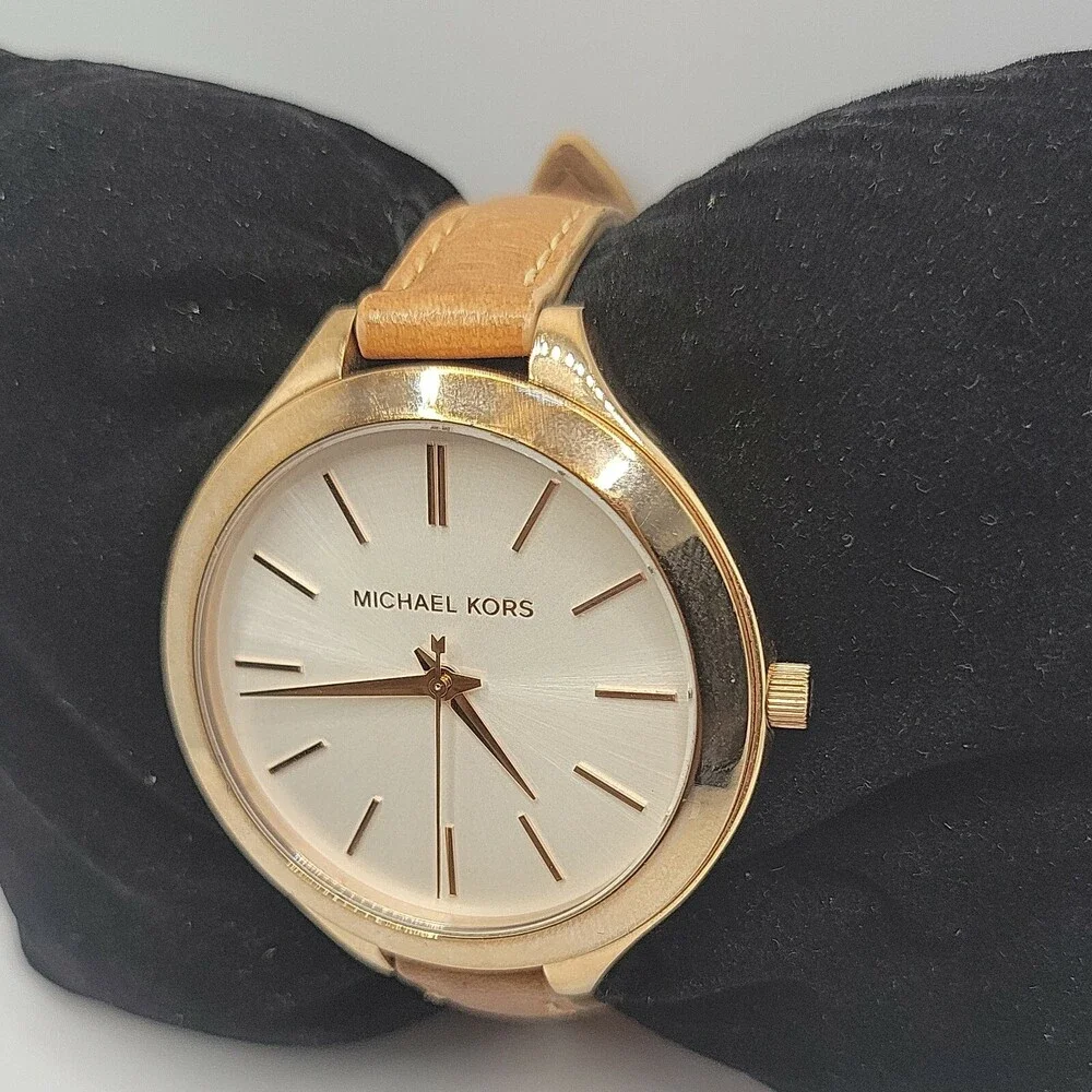 Michael Kors Runway MK2284 Women's Brown Leather Analog Dial Quartz Watch AM675